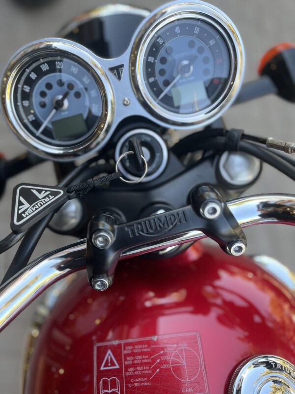 TRIUMPH BONNEVILLE T100 - Imagen 9